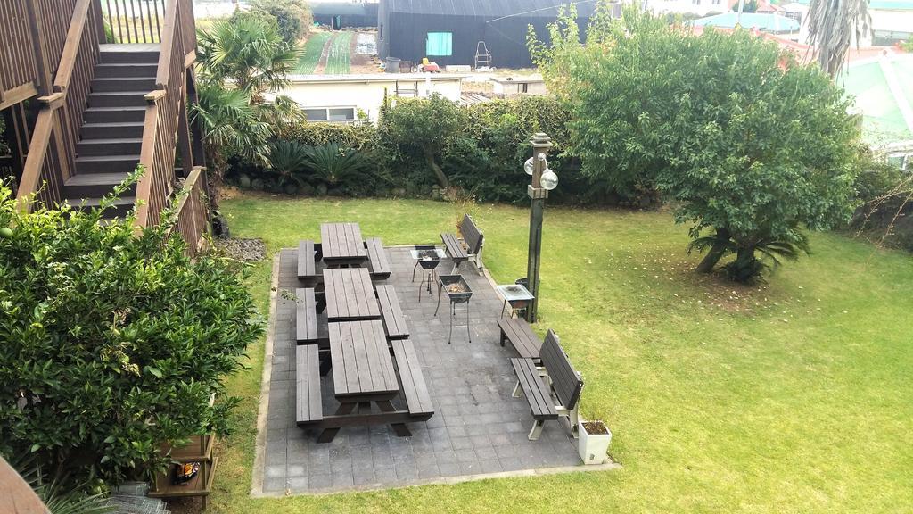 Namu Hyanggi Pension Jeju Exterior photo
