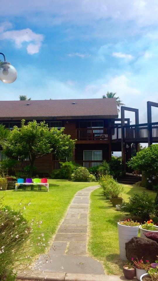 Namu Hyanggi Pension Jeju Exterior photo